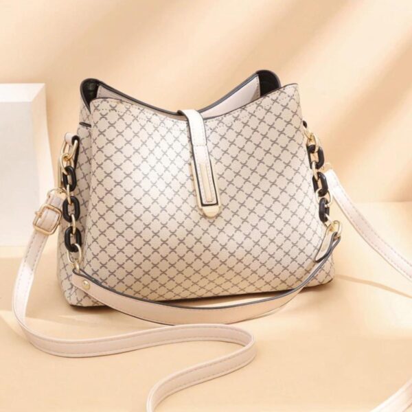 Bolsa Feminina em Couro Genuino - Ayla Hernandes - Imagem 4