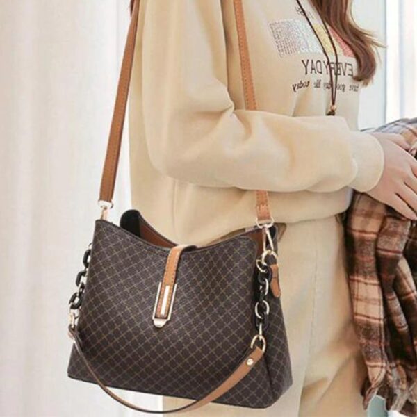 Bolsa Feminina em Couro Genuino - Ayla Hernandes - Imagem 2