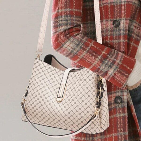 Bolsa Feminina em Couro Genuino - Ayla Hernandes - Imagem 5