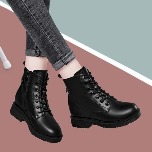 Bota Feminina em Couro Genuino - Carolina Stary - Imagem 2