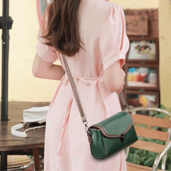 Bolsa Feminina em Couro Genuino - Genevieve - Imagem 2