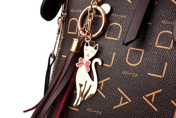 Bolsa Feminina em Couro Genuino - Pure Luxury by Lina + Chaveiro de Brinde - Imagem 15