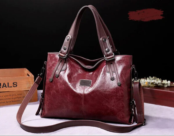 Bolsa Feminina em Couro Genuíno - Isis Gabrielli - Imagem 17