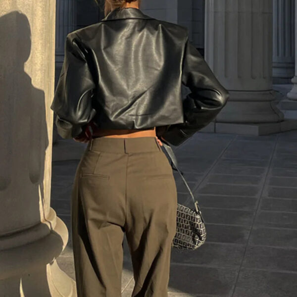Jaqueta Feminina Cropped  em Couro Genuino - Clarice Premium - Imagem 3