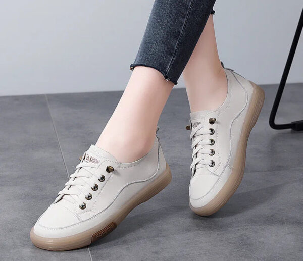 Tênis Feminino em Couro Genuino - Queralt - Imagem 9