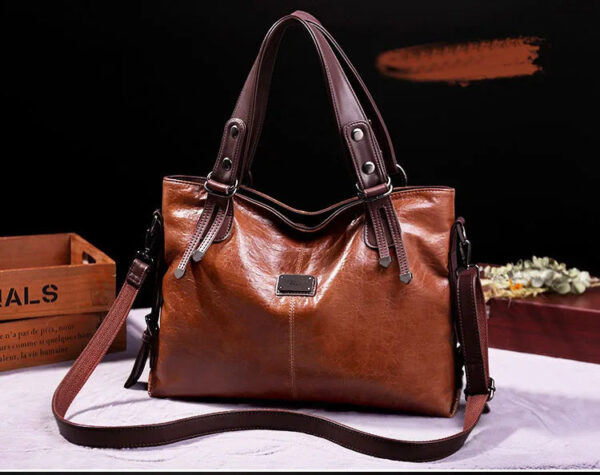 Bolsa Feminina em Couro Genuíno - Isis Gabrielli - Imagem 16