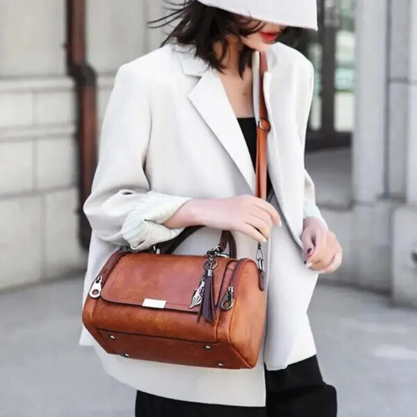 Bolsa Feminina de Couro Genuino - Safira Hernandes - Imagem 8