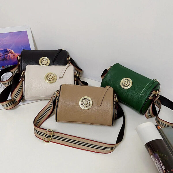 Bolsa de Ombro Feminina Pequena Couro - Divier Fernandes - Imagem 9